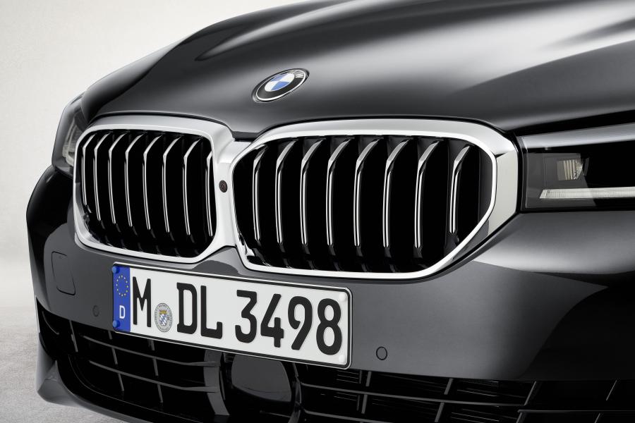 Детали экстерьера BMW 530i Touring Luxury Line (G31) 2020 года  (WW) (фото 24 из 73)